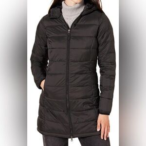 Amazon Essentials Women's Regular-Fit Lightweight Water-Resistant Packable